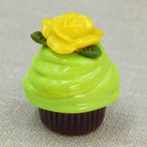 Click to view detail for HG-219 Cupcake, Yellow Rose Mini Cupcake $63
